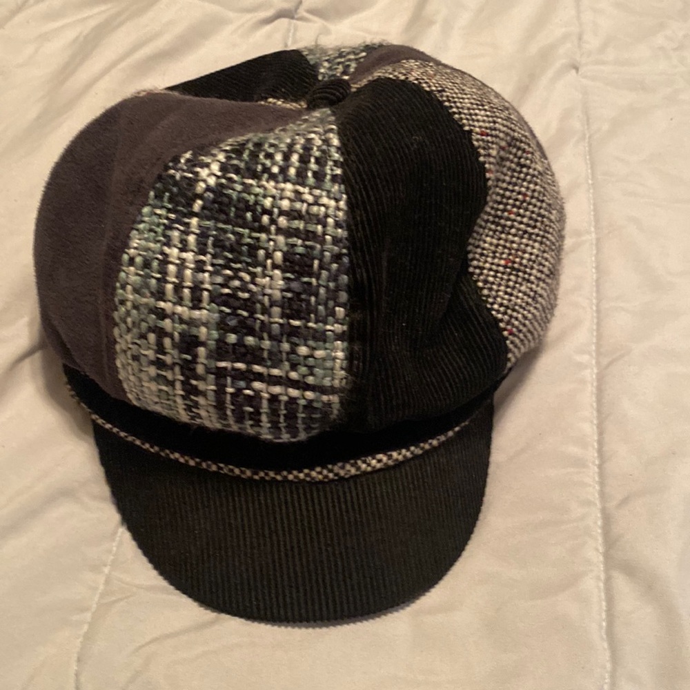 Cute hat! Plaid. Newspaper boy style
